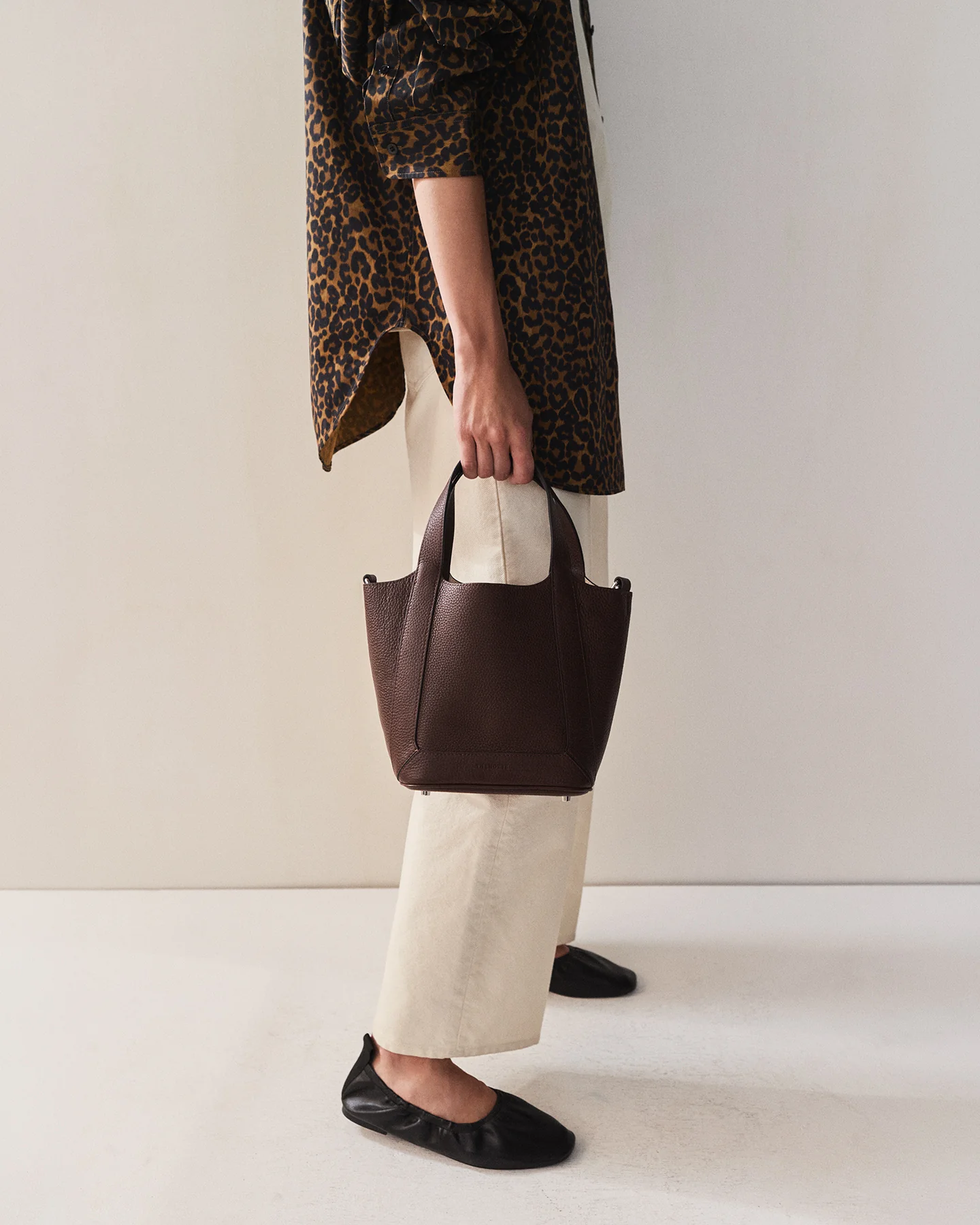 Alexie Tote: Coffee Pebbled Leather - Image 5