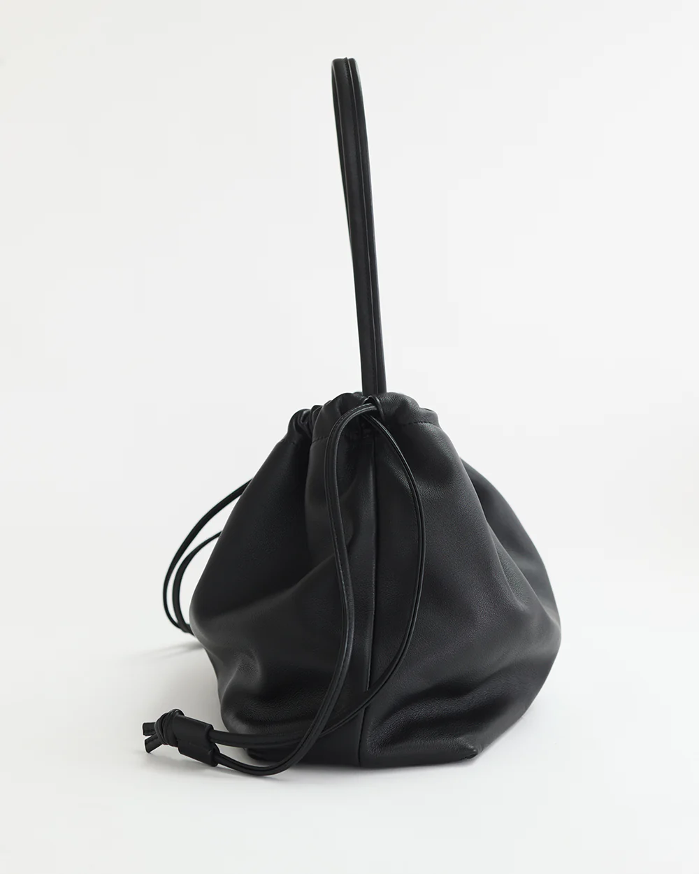 Fin Shoulder Bag: Black - Image 4