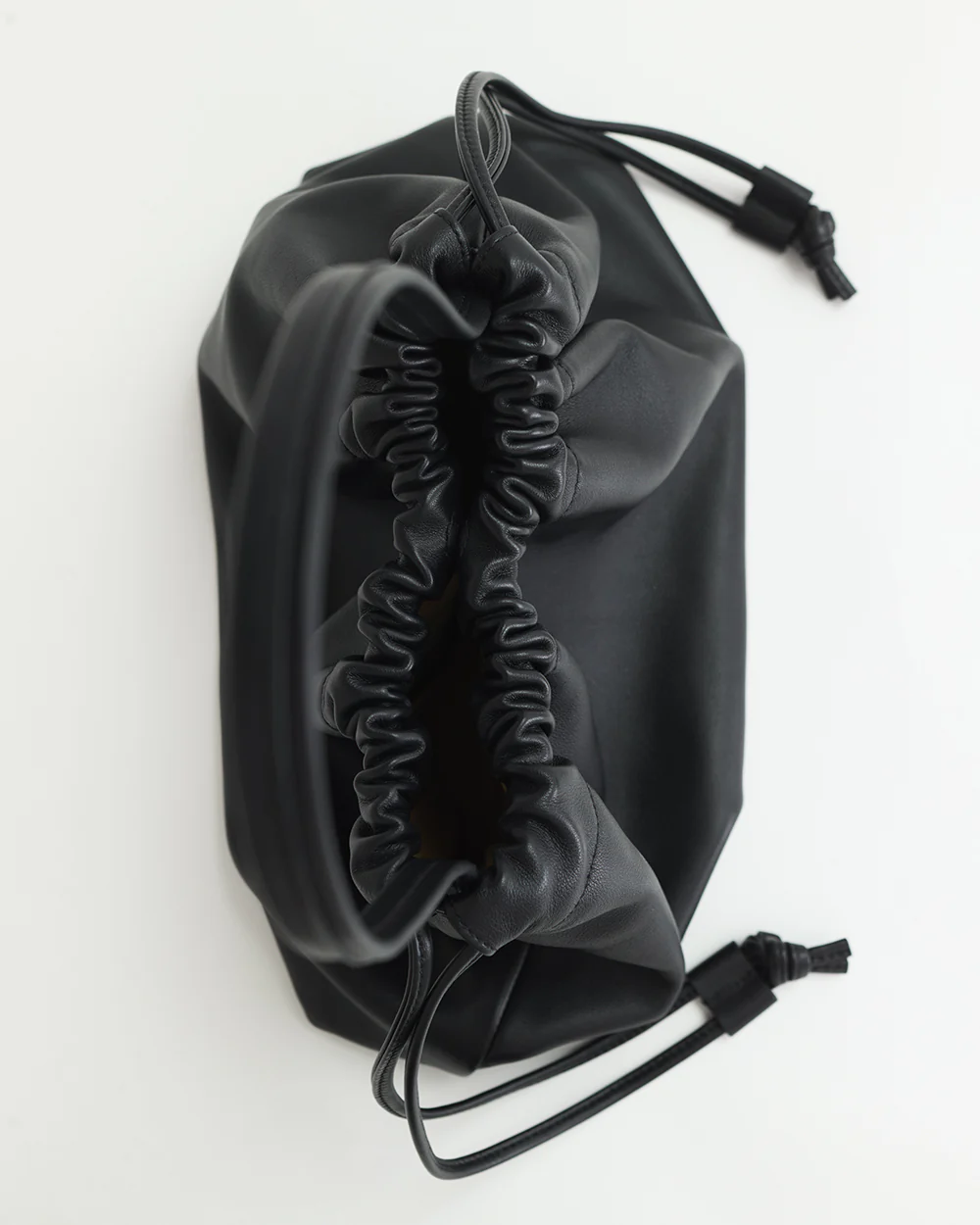 Fin Shoulder Bag: Black - Image 5