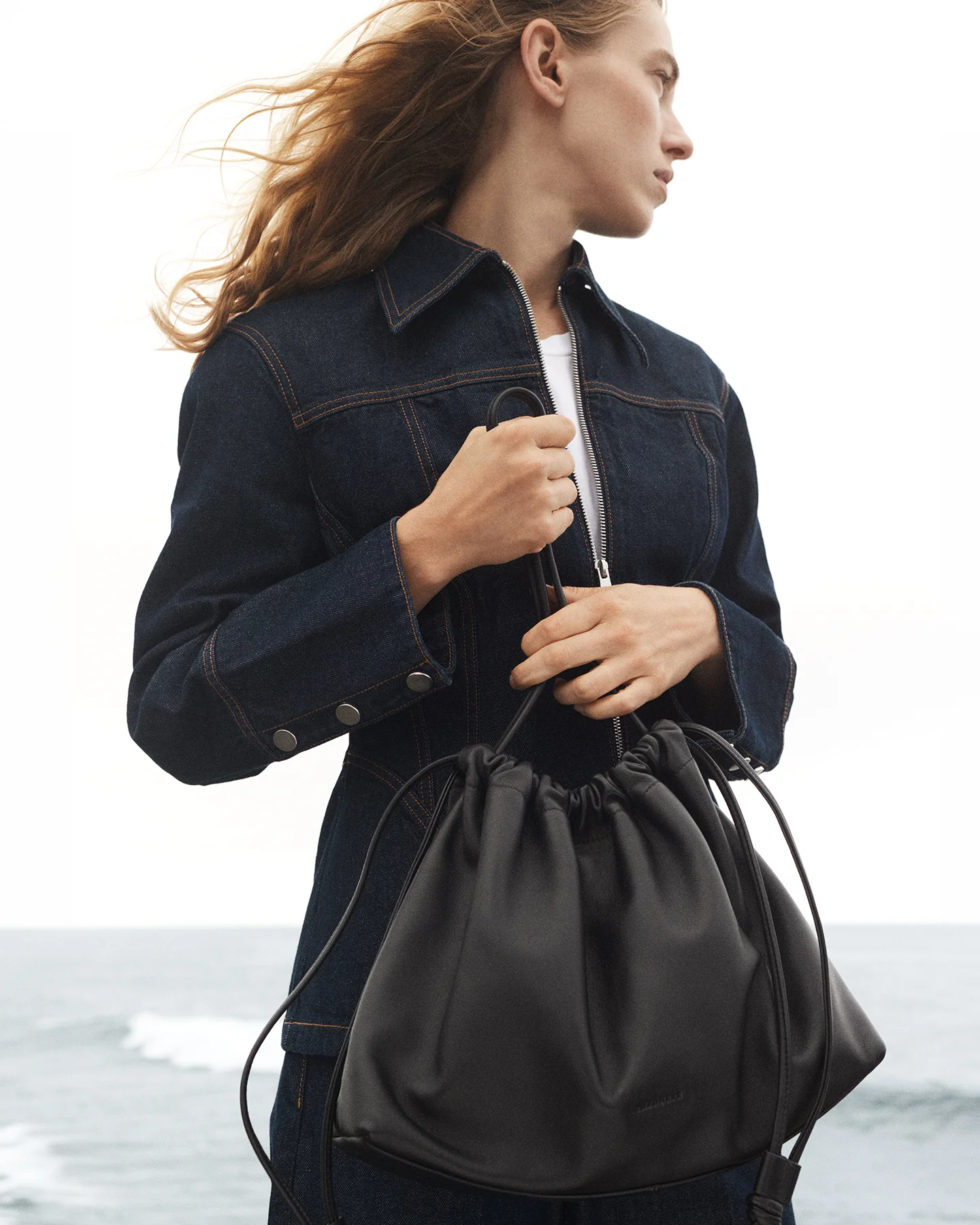 Fin Shoulder Bag: Black - Image 8