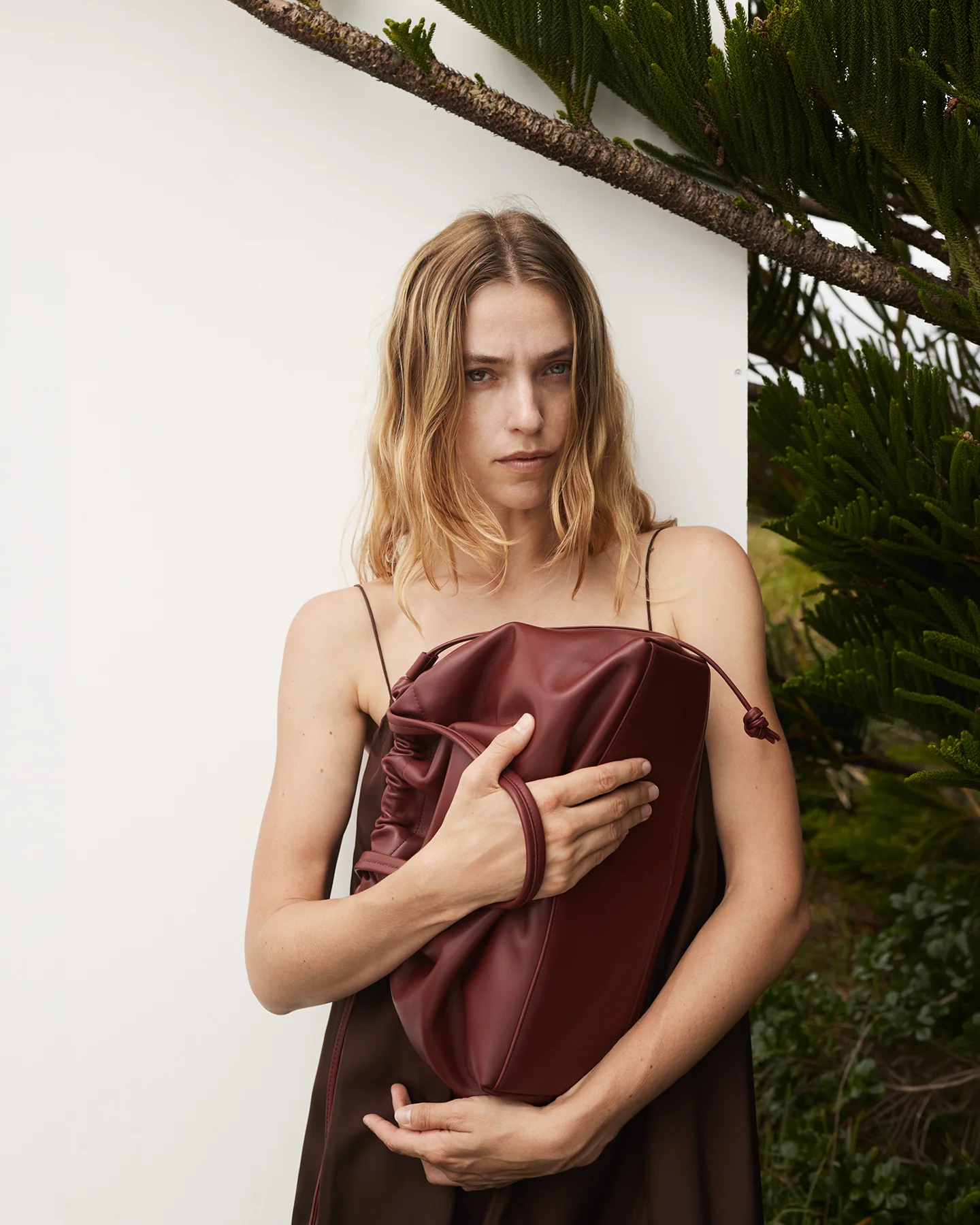 Fin Shoulder Bag: Cedar Red - Image 7