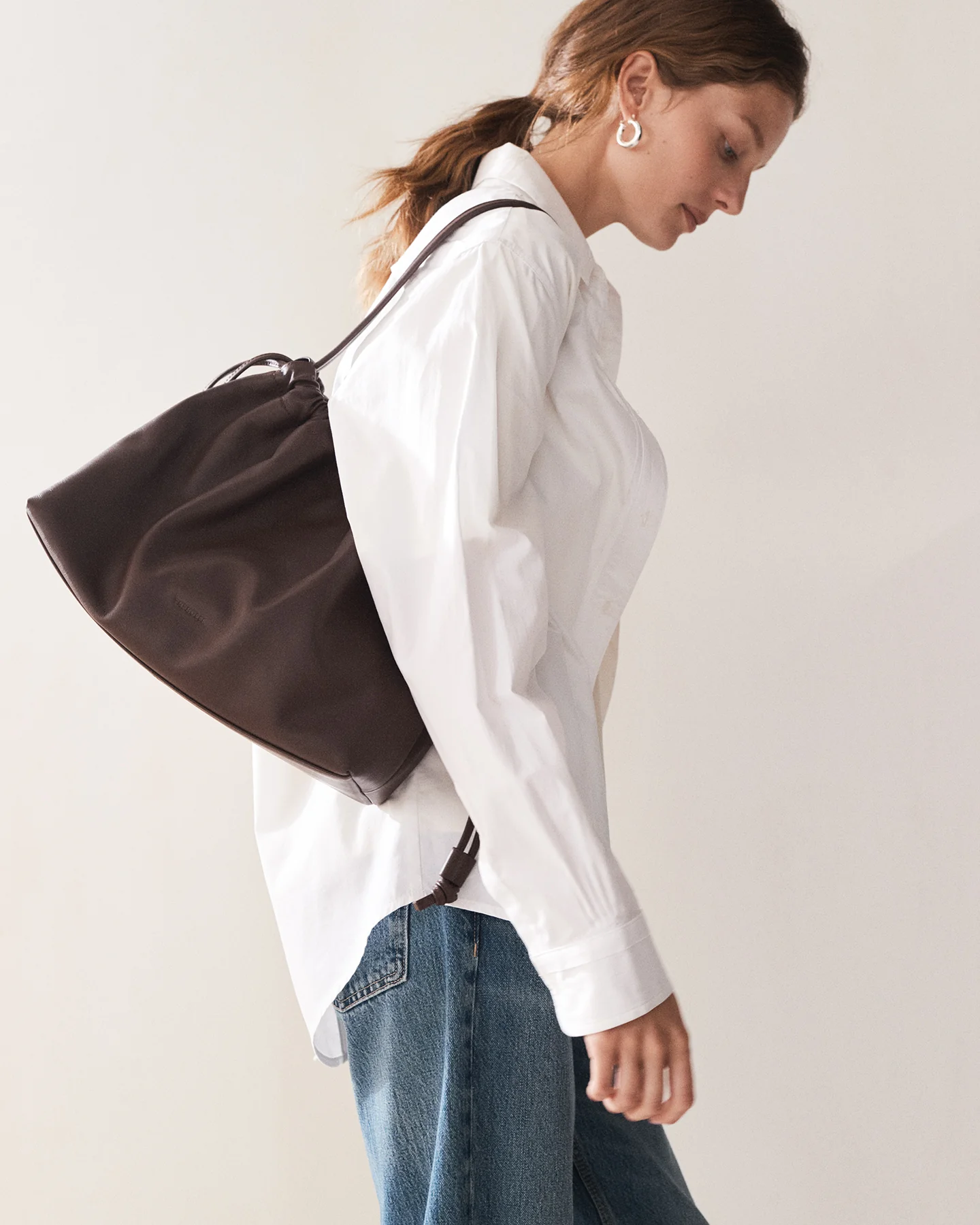 Fin Shoulder Bag: Coffee - Image 6