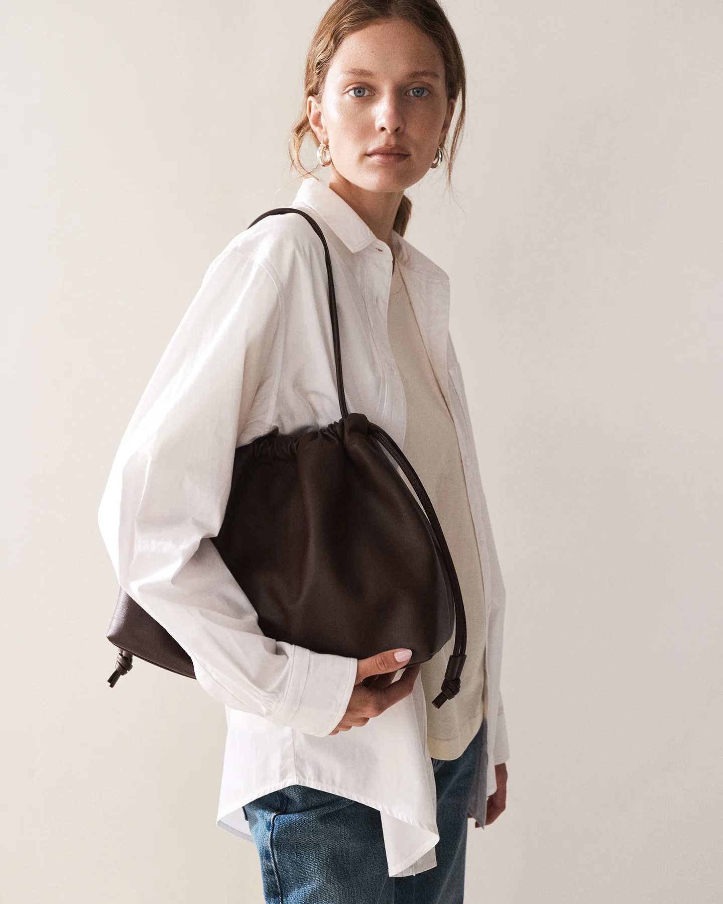 Fin Shoulder Bag: Coffee - Image 7