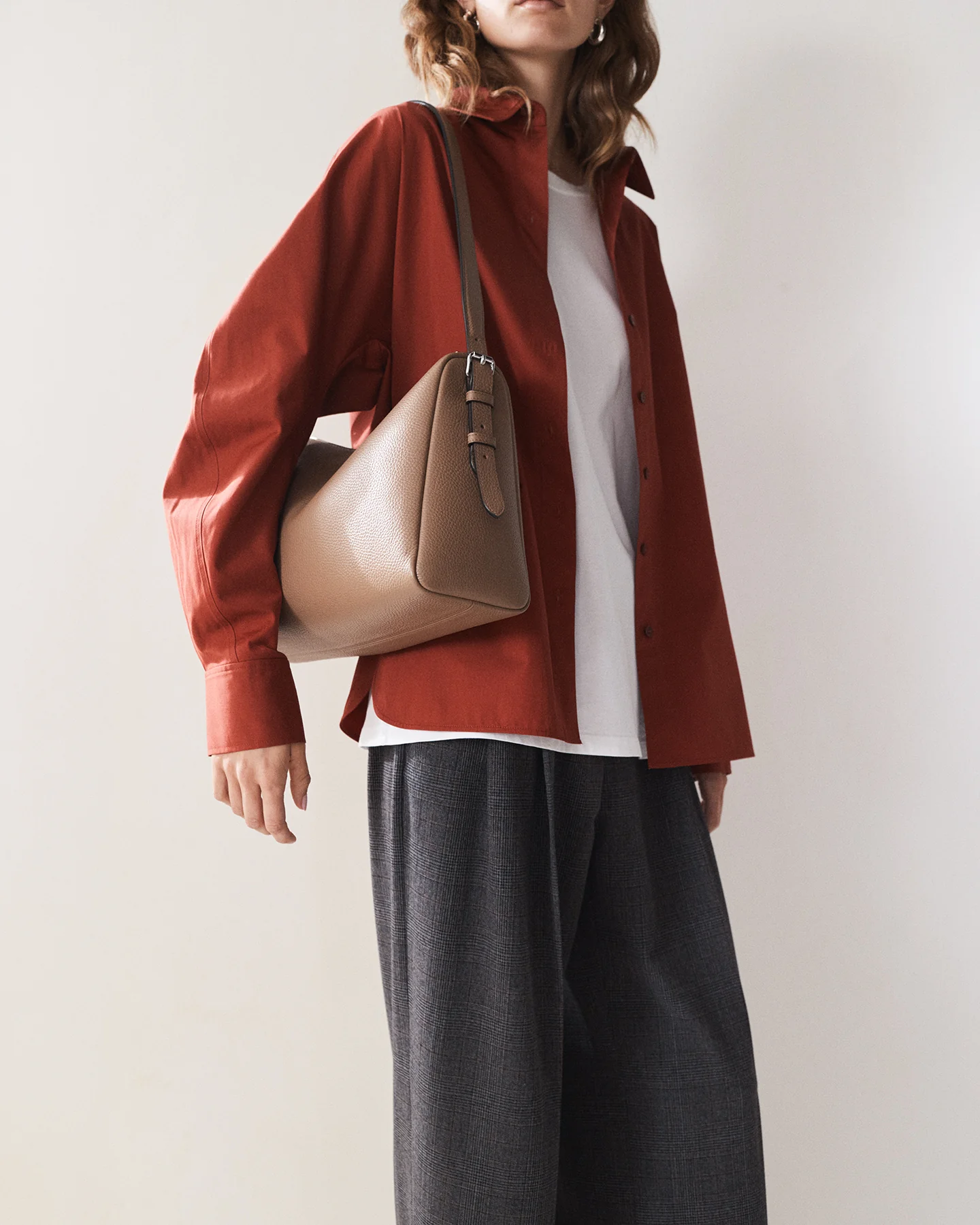 Lottie Handbag: Taupe - Image 7